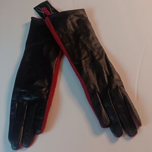 WOMEN'S WOOL & BLACK  LEATHER GLOVES,WARM POLYESTER LINING, S/M.